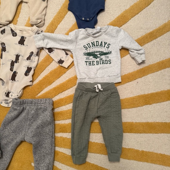 Baby boy bundle - 12 mos - Picture 3 of 5